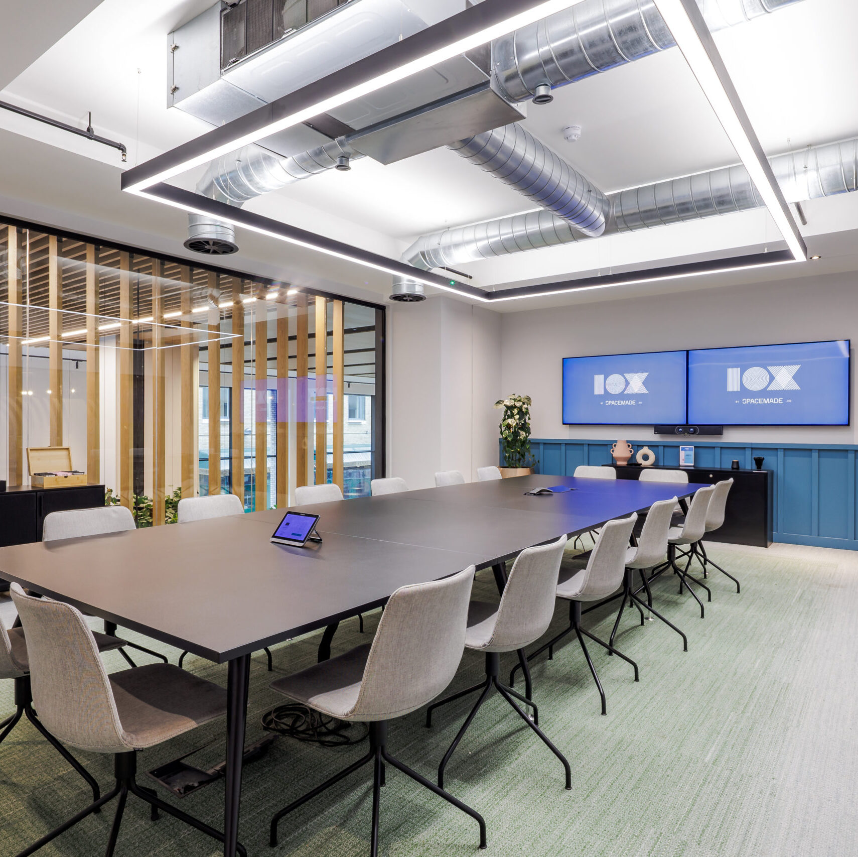 meeting-room-16-people-conference-room-birmingham-10x-spacemade