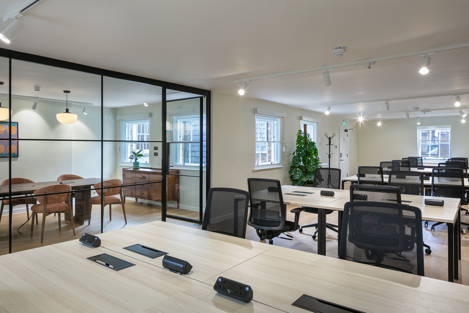 19 PP Private Office